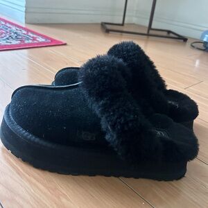 UGG Black disquette size 7